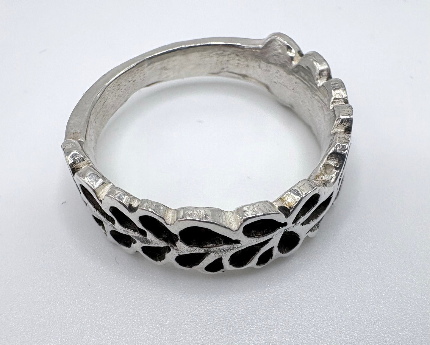 Leaves on a Branch Ring